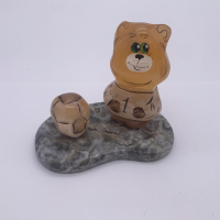 Фигурки из селенита "Медведь с мячом" - Сувенирная продукция