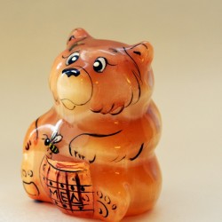 Фигурки из селенита "Медведь с бочкой" - Сувенирная продукция