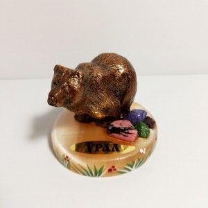 Уральские сувениры из камня "Мишка на подставке" - Сувенирная продукция